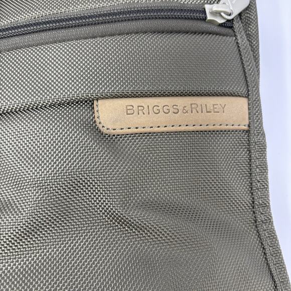 Briggs and Riley Travelware Hanging Garment Bag Olive Green 379-7 - Picture 2 of 8